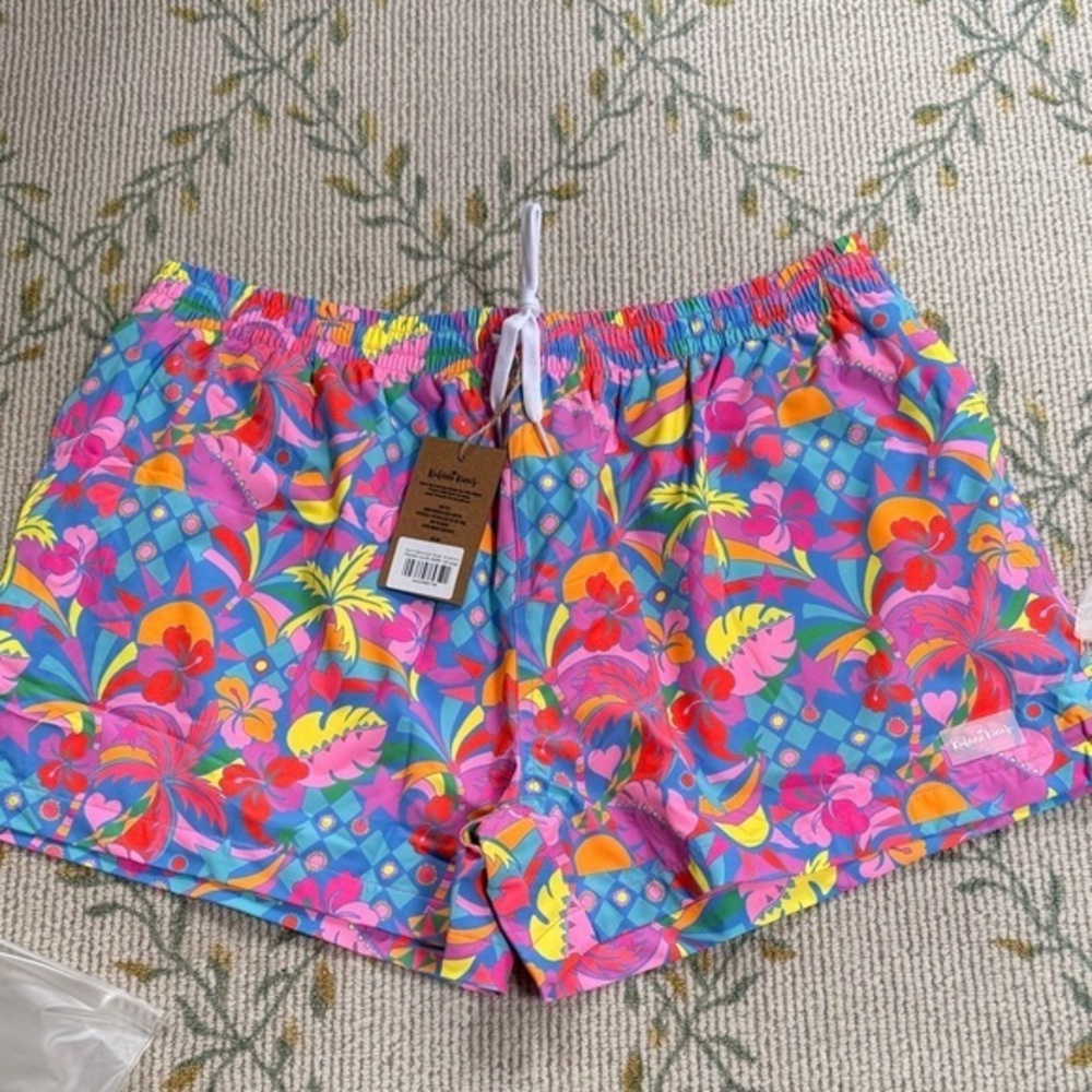 Kulani Kinis Vibrant Floral Athletic Shorts size 2XL